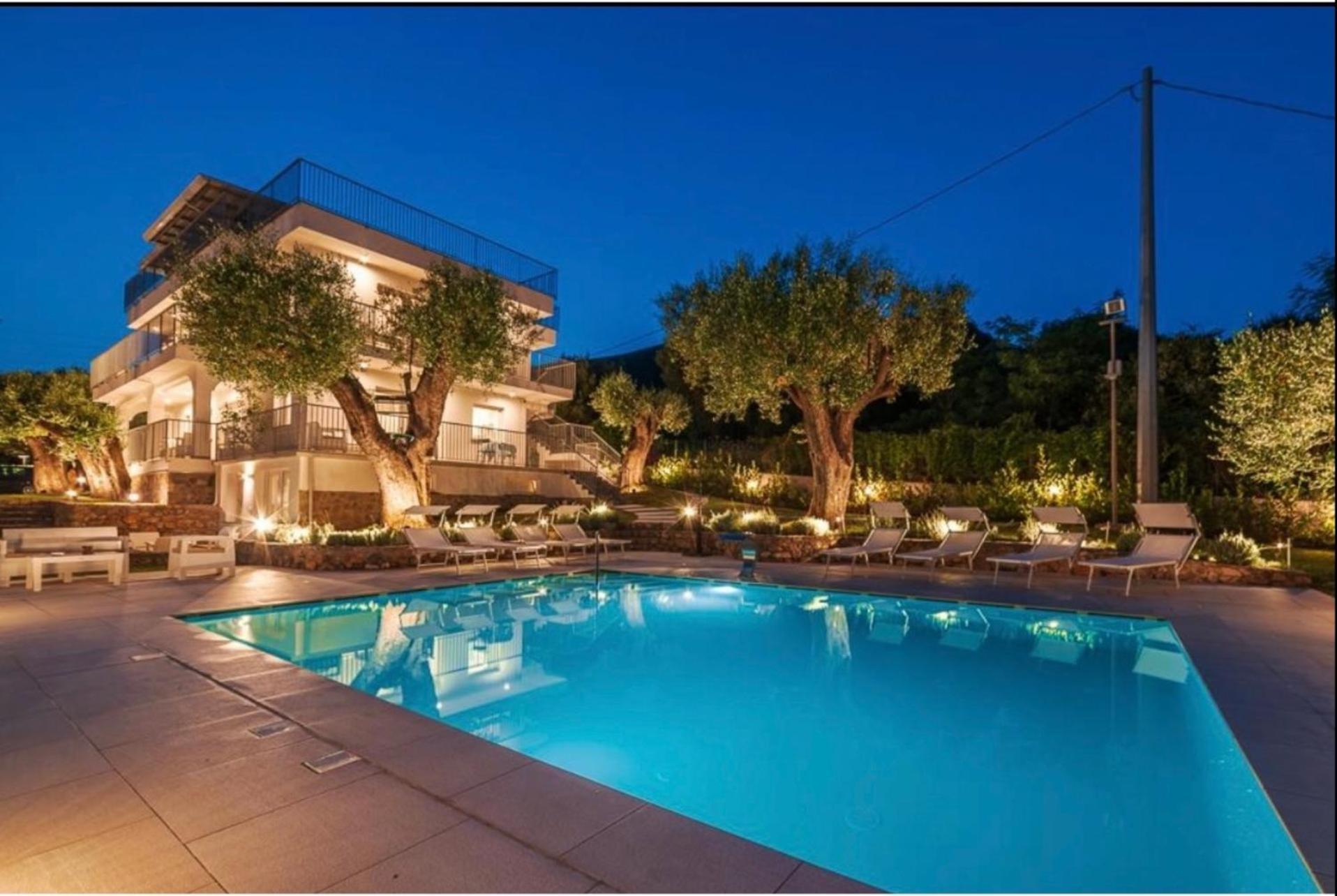 مارينا دي كاميروتا Micabalu Luxury Apartment المظهر الخارجي الصورة